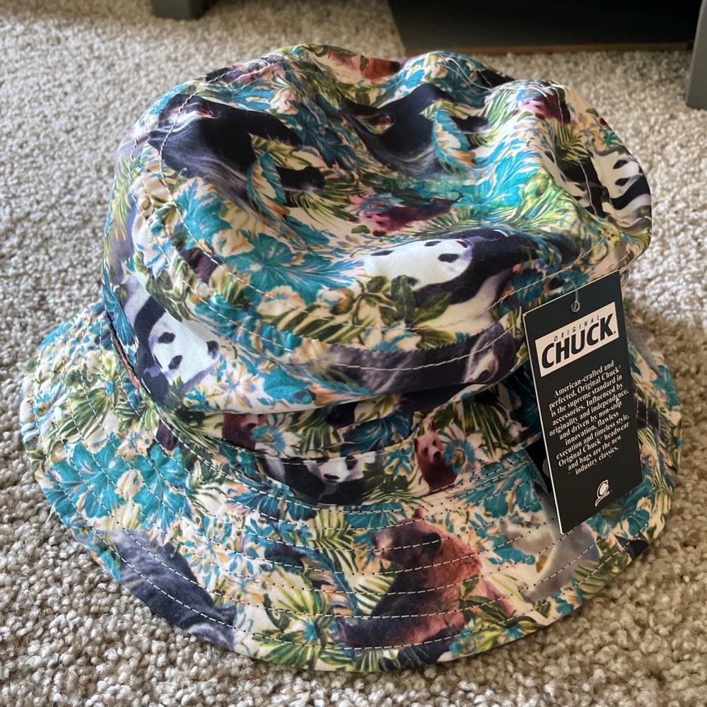 Original Chuck Bucket Hat - Zoo Design - NWT - Multicolor - GREAT CONDITION